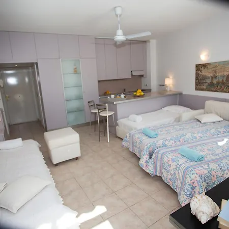 Climatise En Centre-ville, Proche Plages, Avec Grande Terrasse Au Calme - Fr-1-196-362 Apartamento