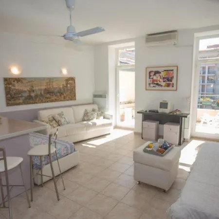Apartamento Climatise En Centre-ville, Proche Plages, Avec Grande Terrasse Au Calme - Fr-1-196-362 *